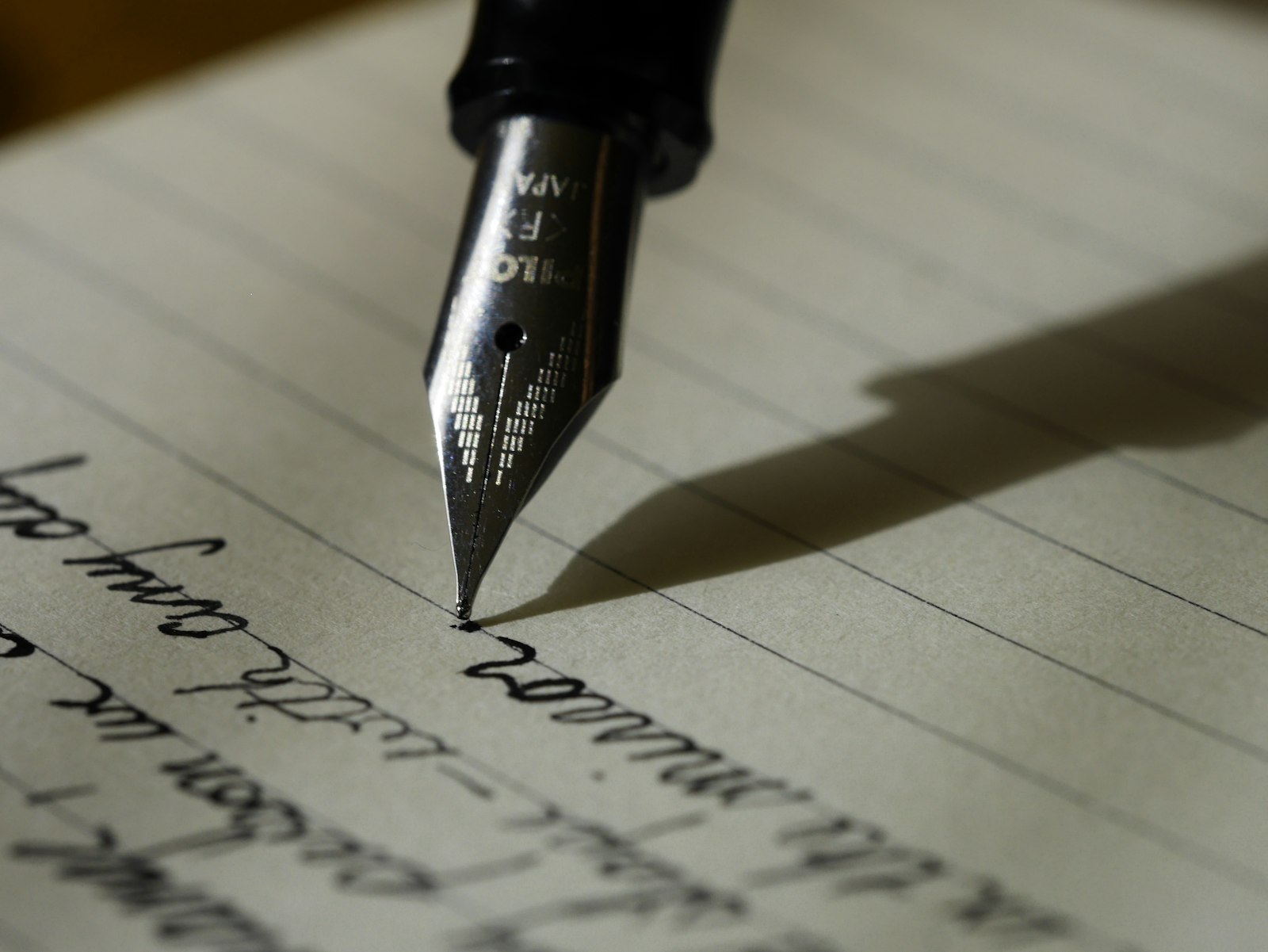 Fountain pen drawing letterforms
